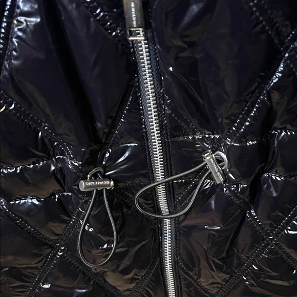 Michael Kors Black ✨ Glossy Diamond-Quilt Puffer Vest –w/ Cinch - Picture 5 of 10